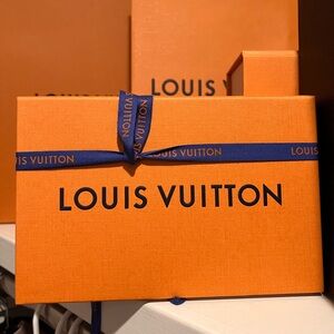 LOUIS VUITTON | LV Small Gift Box with Cloth Pouch
